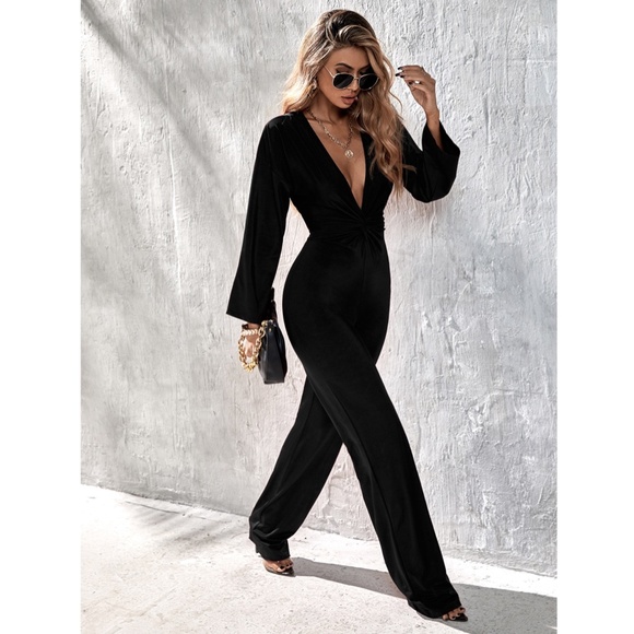 Twist Front Plunging V Black Jumpsuit - Picture 4 of 7